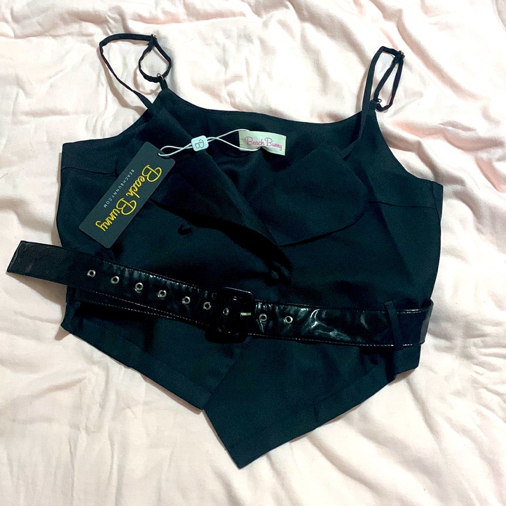 Black belted crop top SIZE LARGE BEACH BUNNY